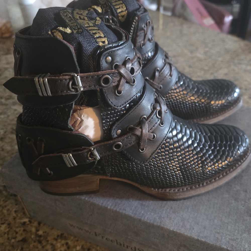 Freebird By Steven WOMENS Ankle Bootie| DUBLIN |Black SNAKE|SIZE 7| DISCONTINUED - Picture 3 of 11
